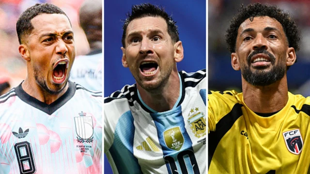 Le Belge Youri Tielemans, l'Argentin Lionel Messi et le gardien capverdien Vozinha.
