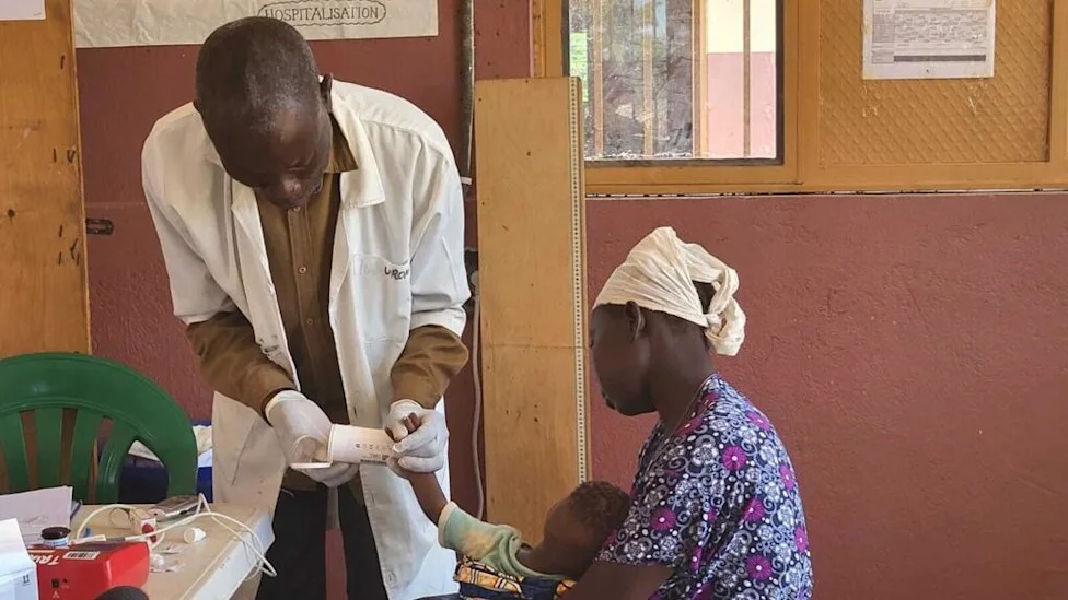 Vue d'un centre de santé dans le Nord-Kivu où les traitements contre le paludisme sont essentiels