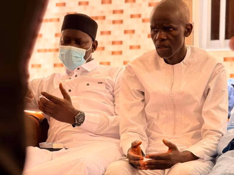 Échange entre Ousmane Sonko et Diamil Sané lors de la visite