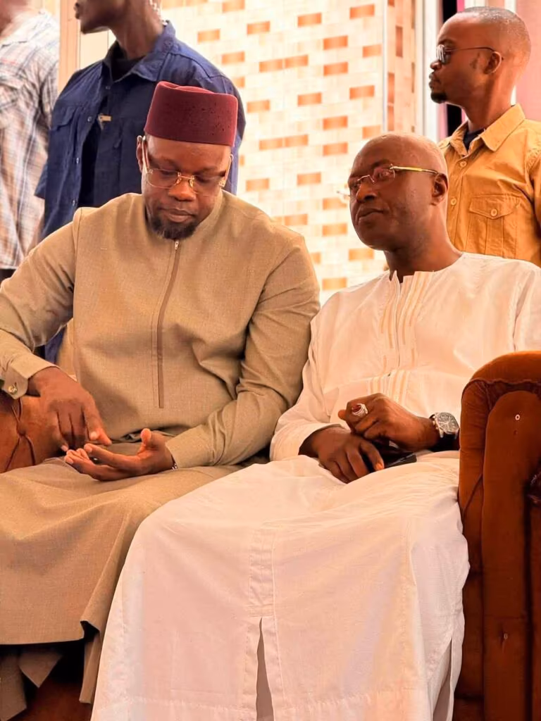 Rencontre entre Ousmane Sonko et la famille Sané aux Parcelles Assainies