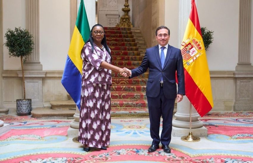 Marie-Edith Tassyla-Ye-Doumbeneny et José Manuel Albares lors d’une réunion à Madrid