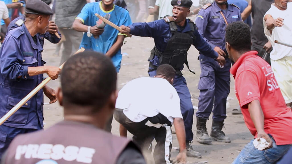 Affrontements entre forces de l'ordre et manifestants à Kinshasa, illustration des tensions politiques en République démocratique du Congo