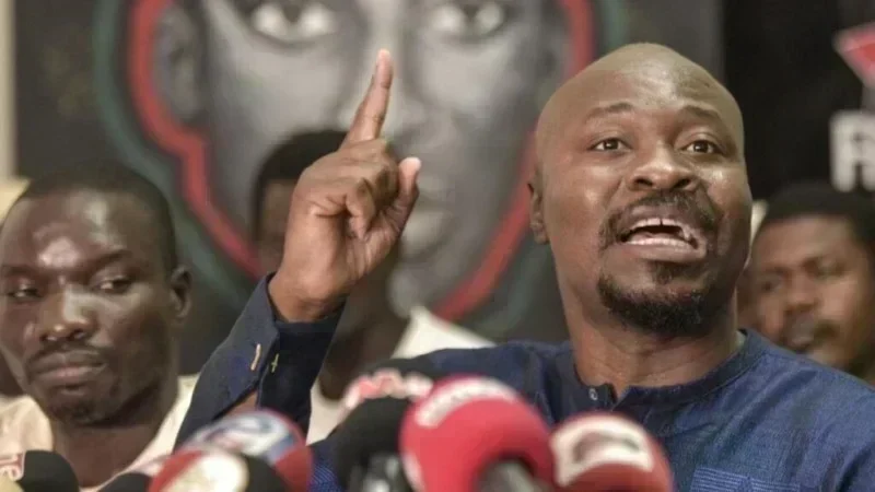 Portrait de Guy Marius Sagna dans un débat sur les fonds politiques