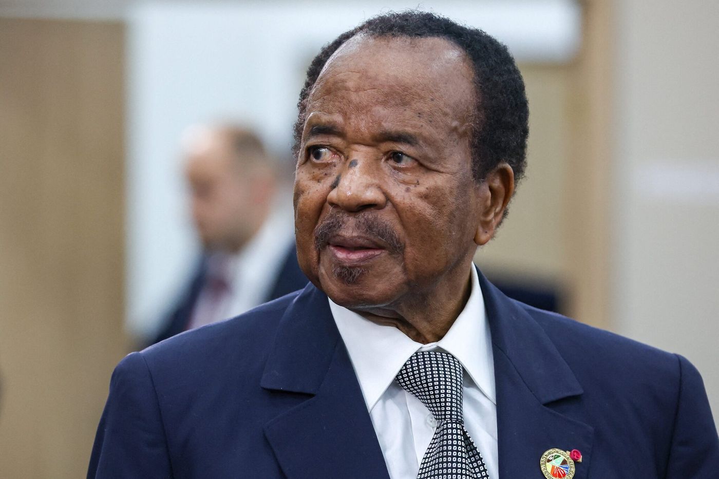 Paul biya de retour au Cameroun après deux mois d&rsquo;absence : entre controverses et soutien populaire