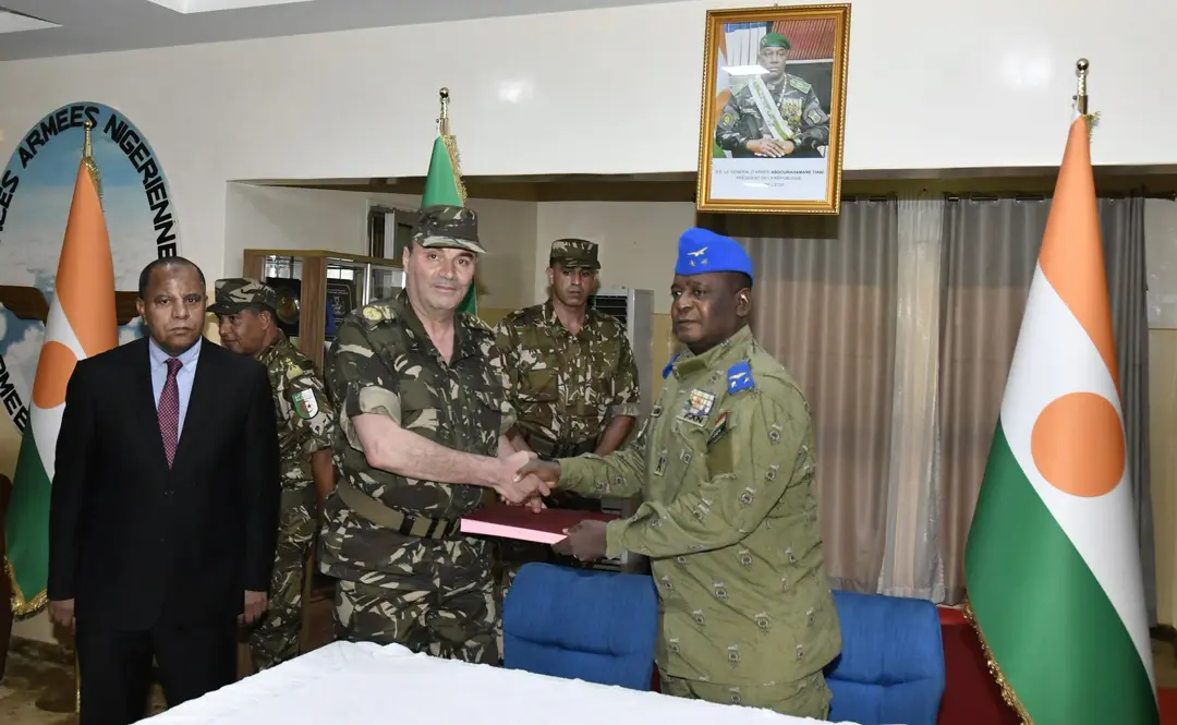 Don militaire algérien : quatre hélicoptères livrés à Niamey