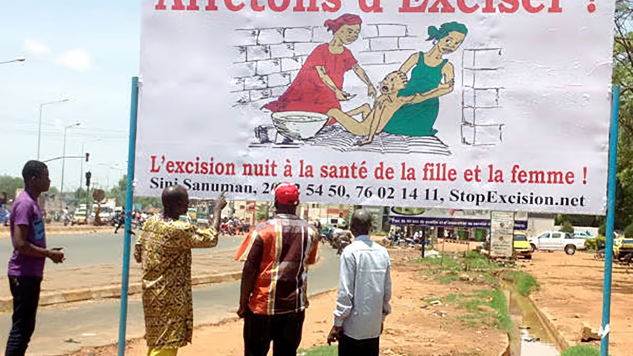 Au Mali, assimi goïta face à la montée des débats sur l’excision