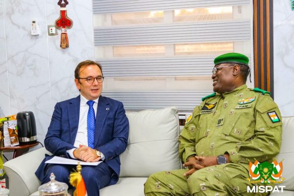 Une diplomatie renforcée : le général Toumba accueille l&rsquo;ambassadeur turc à Niamey