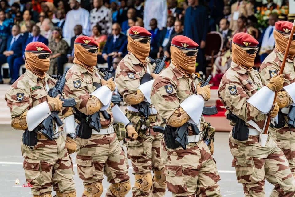 L&rsquo;éclatant défilé des forces spéciales guinéennes à Abidjan