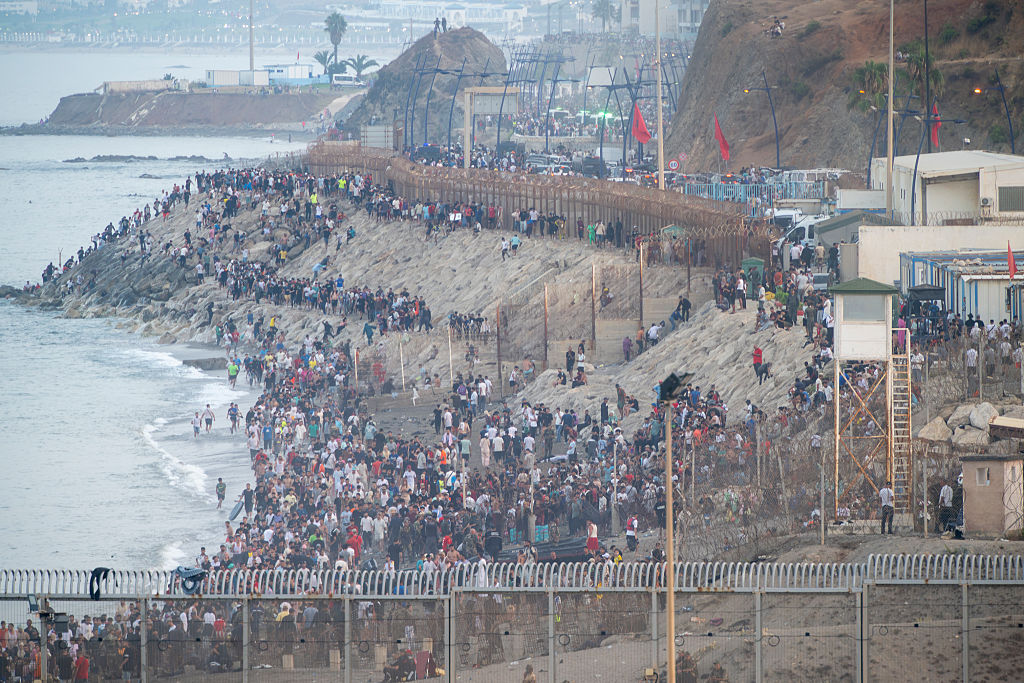Manifestation de migrants devant Ceuta