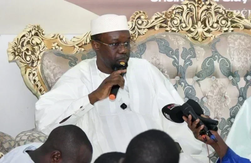 Serigne Habib Sy et Ousmane Sonko à Tivaouane Serigne Habib Sy et Ousmane Sonko à Tivaouane lors de l'adhésion au Pastef